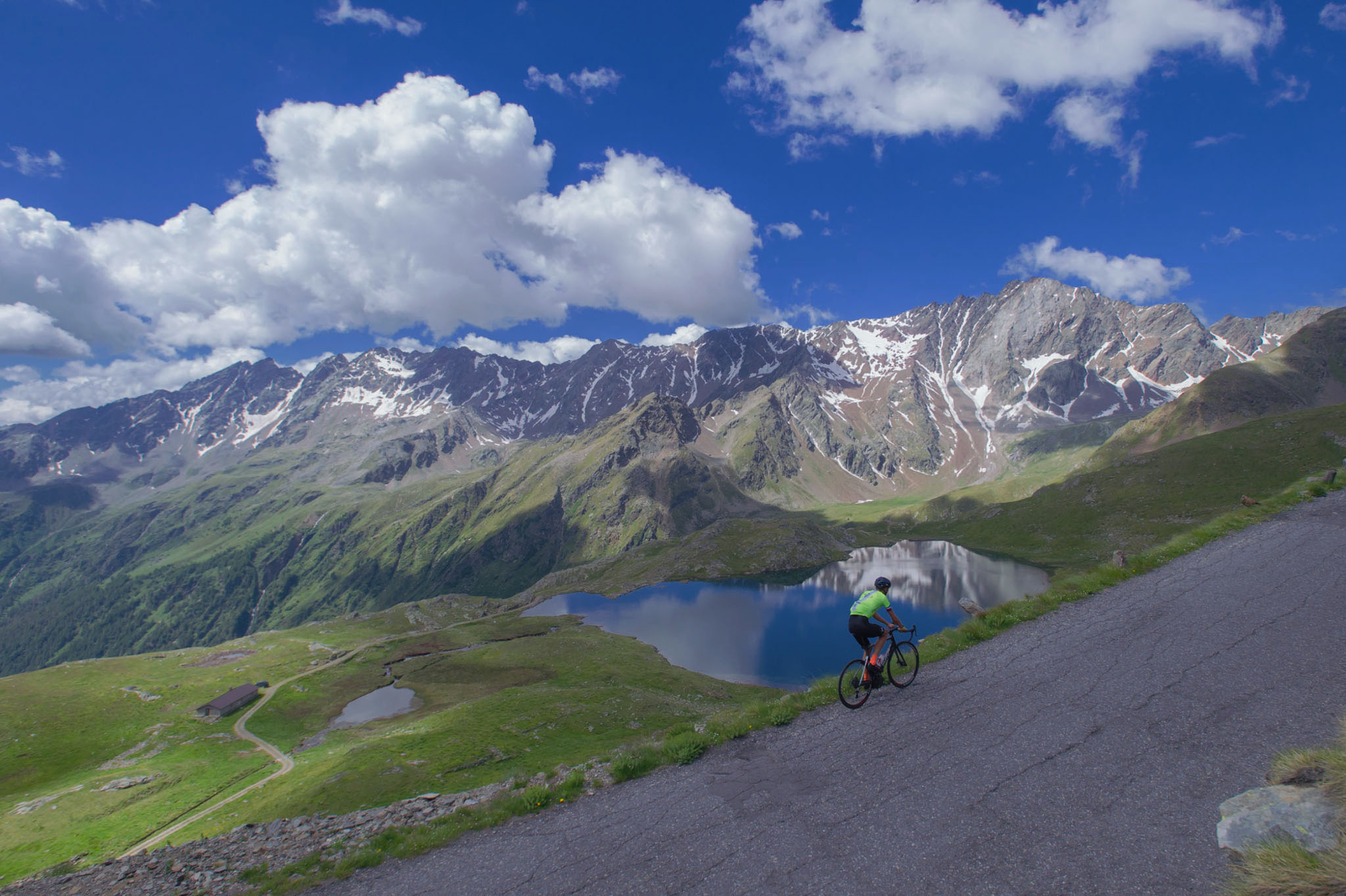 Biking Towards Passo Gavia (Ph Mauro Mariotti)